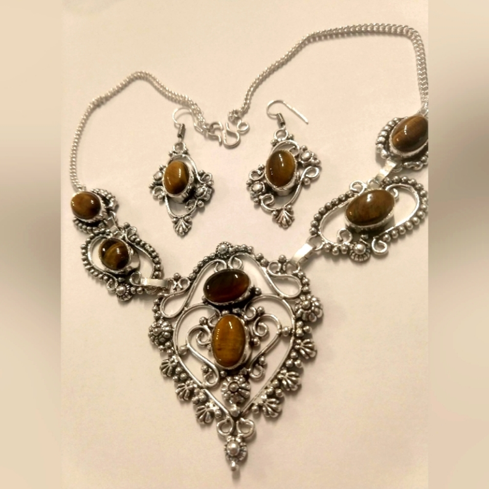 Tiger eye set sterling silver 925 made in India.